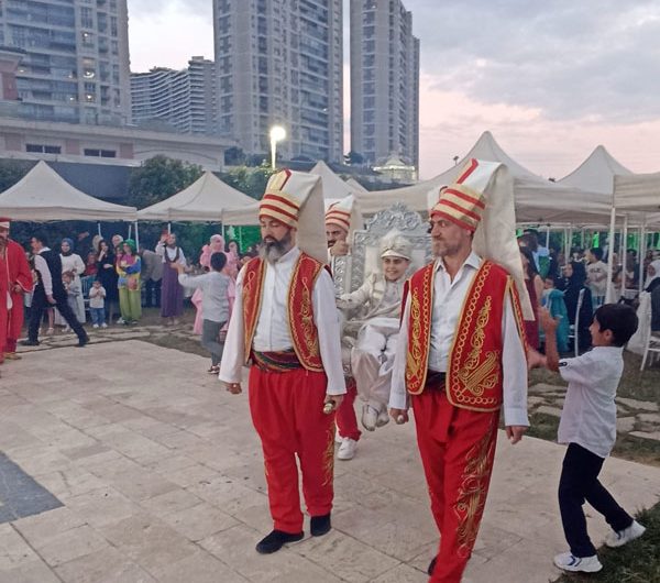 Sünnet Koltuğu Eşliğinde Yeniçeriler ile Salona Giriş Merasimi